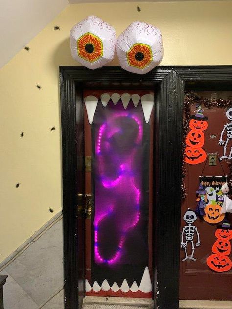 Halloween Apartment Door, Halloween Door Decorating Contest, Door Contest Ideas, Door Decorating Contest Ideas, Halloween Door Decorating, Halloween Apartment, Yellow Hallway, Door Decorating Ideas, Boutique Flyer