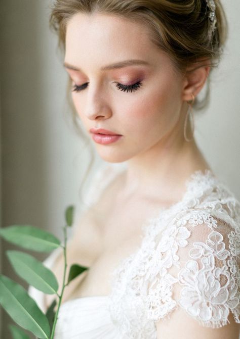 Wedding Makeup Photography, Elegant Wedding Makeup, Spring Wedding Makeup, Make Up Sposa, Soft Bridal Makeup, Romantic Wedding Makeup, Boho Wedding Makeup, Wedding Hairstyles And Makeup, Makeup Pengantin