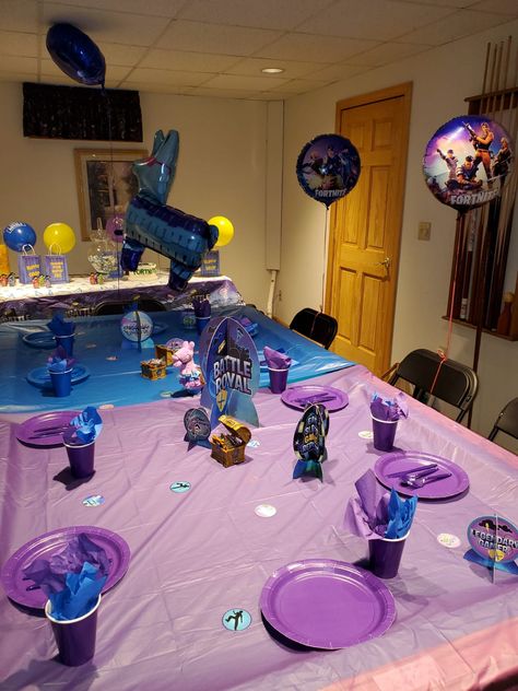 Fortnite Battle Royal Table Decor For Birthday Parties! Fortnite Table Decorations, Table Decor For Birthday, Decor For Birthday, 7th Birthday Party Ideas, Royal Table, Fortnite Party, Fortnite Birthday, Boy Birthday Party Themes, Birthday Party Decorations Diy