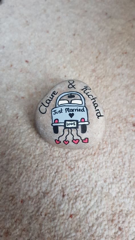 #rockpainting #hiddenrocks #rockpaintingideas #pebblepainting #paintedrocks #stonepainting Wedding Stone Art, Wedding Rock Painting Ideas, Wedding Stones Rocks, Wedding Rock Art, Wedding Painted Rocks Ideas, Rock Painting Wedding, Wedding Rock Painting, Painted Rocks For Wedding, Wedding Rocks Painted