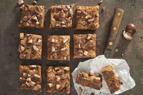 Malted Milk Brownies | King Arthur Baking: Blonde brownies filled with nuts and chocolate chips, and topped with caramel. Blondies Bars, Nuts And Chocolate, Almond Flour Brownies, Blonde Brownies, Fudge Brownie Recipe, How To Melt Caramel, King Arthur Baking, Chocolate Malt, King Food