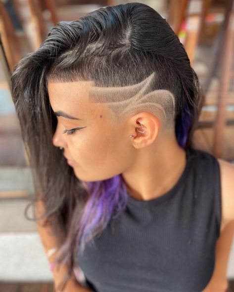 Female Undercut Long Hair, Side Shaved Hair, Shaved Side Haircut, Long Hair Shaved Sides, Low Cut Hairstyles, Side Haircut, Side Shaved, Shaved Designs, Undercut Long Hair