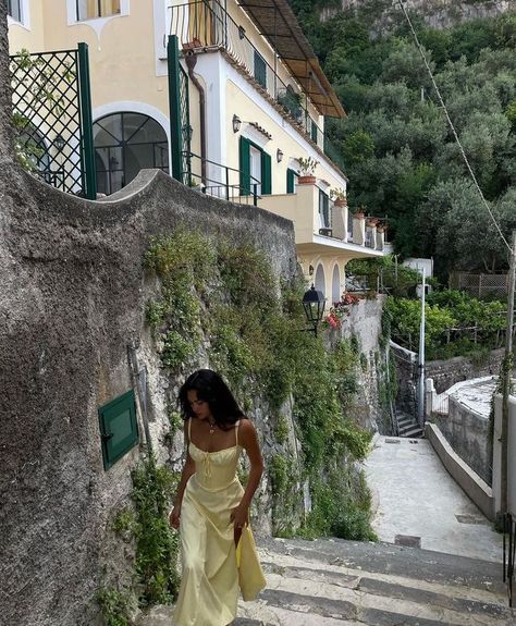 Summer Outfits 2024, A Woman, Summer Outfits, Italy, Tumblr, Yellow