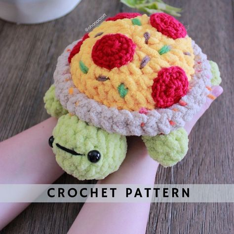 Pizza Crochet, Pizza Turtle, Crochet Turtle Pattern Free, Turtle Pizza, Turtle Crochet Pattern, Yarn Projects Crochet, Turtle Plushie, Crochet Pattern Written, Crochet Turtle Pattern