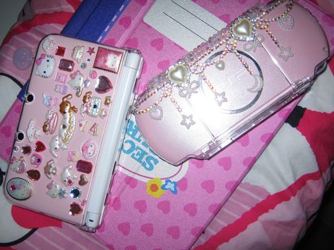 Pink 3ds, Girly Pink Aesthetic, 3ds Case, Gaming Stickers, Cute Core, Tech Aesthetic, Custom Consoles, Cute Camera, Retro Gadgets