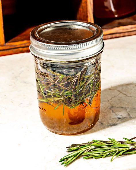 eight oz mason jar of honey with rosemary leaves Rosemary Diy, Honey For Cough, Herb Infused Honey, Honey Business, Herbal Honey, Shrub Recipe, Homemade Dry Mixes, Honey Simple Syrup, Infused Honey