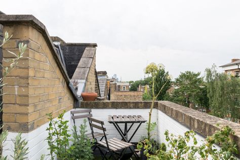 For Sale: Nevill Road II, London N16 | The Modern House London Flat Interior, London Apartment Interior, Cozy Attic, Bohemian Decoration, Black Rooms, Apartment In London, Attic Apartment, Attic Bedrooms, Attic Remodel