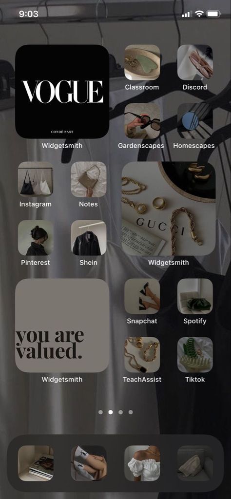 Organize Phone Apps, Classy Wallpaper, Lockscreen Ios, Phone Photo Editing, Ios App Iphone, Iphone Wallpaper Ios, Iphone Obsession, Phone Inspiration, Iphone Organization