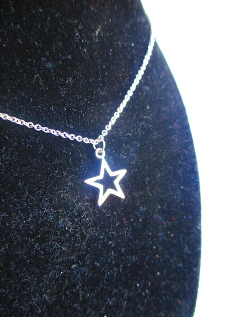 Silver star on silver chain from Crimeajewel Darcy Vega Zodiac, Diamond Star Necklace, Zodiac Academy, Star Clothing, Funky Jewelry, Diamond Star, Star Jewelry, Star Girl, Dream Jewelry