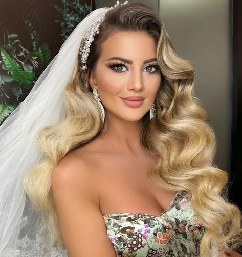 Hair With Long Veil Brides, Wedding Hair Comb With Veil, Curled Hair With Tiara, Different Wedding Veil Styles, Wedding Hairstyles For Long Hair With Vail, Hollywood Hair With Veil, Wedding Hollywood Waves With Veil, Hollywood Glam Bridal Makeup, Hollywood Glam Wedding Hair With Veil