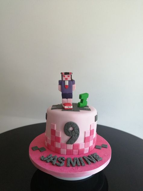 Pink Minecraft cake Pink Minecraft Party, Pink Minecraft Cake, Pastry Cake Design, Minecraft Cake Designs, Pastel Minecraft, Minecraft Cakes, Pink Minecraft, Pastry Ideas, Cake Designs For Girl