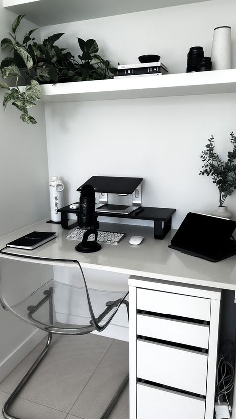 Dark Desk Aesthetic, Black Desk Aesthetic, Dark Desk, Desk Aesthetic, Black Laptop, Study Room Decor, Cozy Room Decor, Minimalist Room, Black Desk