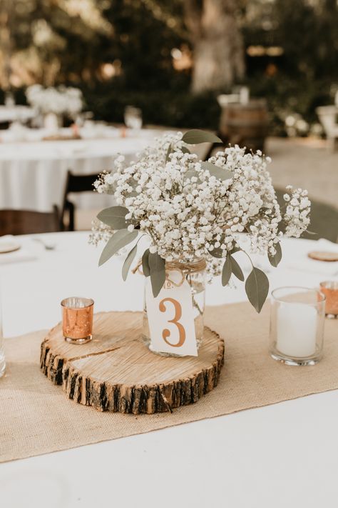 Wedding Reception Table Decorations Eucalyptus, Simple Centerpiece Wedding Rustic, Simple Rustic Fall Wedding Centerpieces, Table Decorations Rustic Wedding, Inexpensive Spring Centerpieces, Centerpieces Wedding No Candles, Wedding Wooden Centerpieces, Natural Wedding Reception, Round Table Centerpieces Wedding Spring