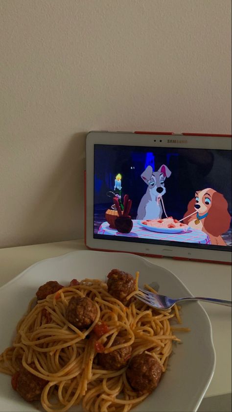 Speggetti Aesthetic, Spaghetti Instagram Story, Aesthetic Pasta Pictures, Spaghetti Aesthetic, Lady And The Tramp Spaghetti, Aesthetic Spaghetti, Pasta Aesthetic, Sleepover Food, Hairstyles For Layered Hair