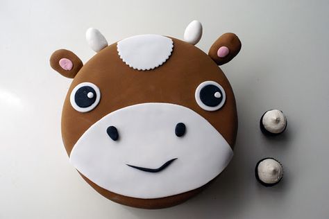 Brown Cow Cake, Cow Cupcakes, Coco Cake, Cow Cake, Cow Cookies, Cake Land, Cow Cakes, Chocolate Ganache Filling, Small Cakes