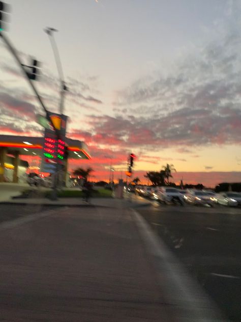 Aesthetic Sunset Pictures, Blurry Pictures, Parc D'attraction, Aesthetic Sunset, Sky Pictures, Images Esthétiques, Pretty Sky, Pretty Photos, Sunset Pictures