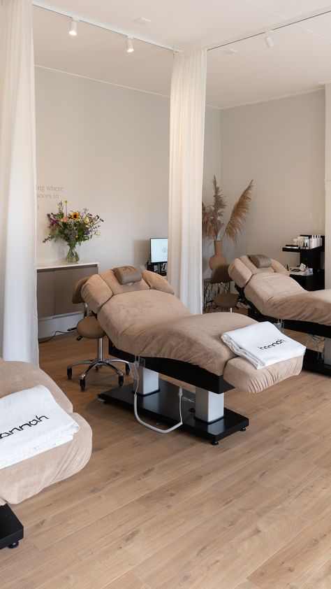 Wellness clinic easthetic at House of Joy Clinic Aesthetic, Esthetician Room, Wellness Clinic, Aesthetic Clinic, Spa Decor, Dream Studio, Beauty Lounge, Esthetician, Luxury Fabrics