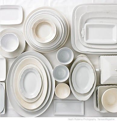 stacked plates Good Life of Design: Easy Ways To Decorate Your House For The Summer! Nate Berkus, Cottage In The Woods, White Dishes, Simply White, Prop Styling, White Plates, White On White, Shades Of White, Decoration Table