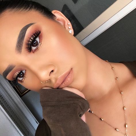 119.3k Likes, 3,120 Comments - Daisy Marquez (@daisymarquez_) on Instagram: “Happy Thanksgiving .Loving how my curls turned out with the @foxybaehair 7 in 1 wand! You can…” Daisy Marquez, Makeup Nose, 3 Ear Piercings, Types Of Makeup, Dramatic Makeup, About Makeup, Full Face Makeup, Baddie Makeup, Ear Piercing