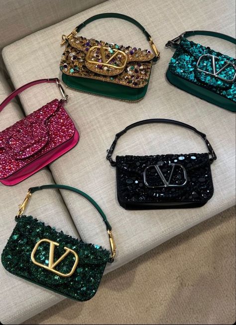 Valentino Purse, Decorated Gift Bags, Expensive Bag, Valentino Handbags, Bag Obsession, Fancy Bags, Best Handbags, Luxury Purses, Bags Aesthetic