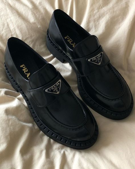 155 Likes, 30 Comments - A Halcyon Girl (@ahalcyongirl) on Instagram: “Heart eyes @prada” Prada Loafers, Best Shoes For Men, Fancy Shoes, Girly Shoes, Best Running Shoes, Aesthetic Shoes, Swag Shoes, Prada Shoes, Pretty Shoes