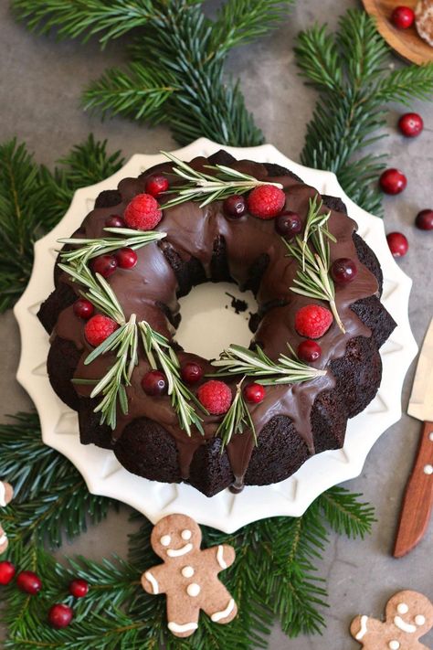 Gingerbread Chocolate, Chocolate Bundt, Cake Christmas, Chocolate Bundt Cake, Tasty Chocolate Cake, Christmas Cooking, Christmas Chocolate, Chocolate Frosting, Bundt Cake