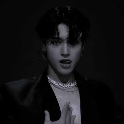 Wooyoung Cyberpunk, Wooyoung Dark Aesthetic, Wooyoung Dark Icon, Ateez Black Aesthetic, Wooyoung Black And White, Ateez Dark Icons, Wooyoung Dark, Ateez Cyberpunk, Ateez Collage