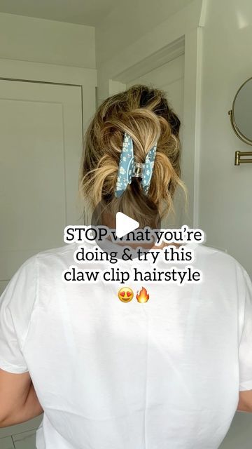 Claw Clip Hairstyles For Work, Claw Clip For Medium Length Hair, Clawclip Hairstyle Short Hair, Easy Claw Clip Hairstyles Long Hair, Hair Styles With Claw Clip, Short Hair With Claw Clip, Clawclip Hairstyle Medium Hair, Long Hair Clip Hairstyles, Mini Hair Clips Hairstyles