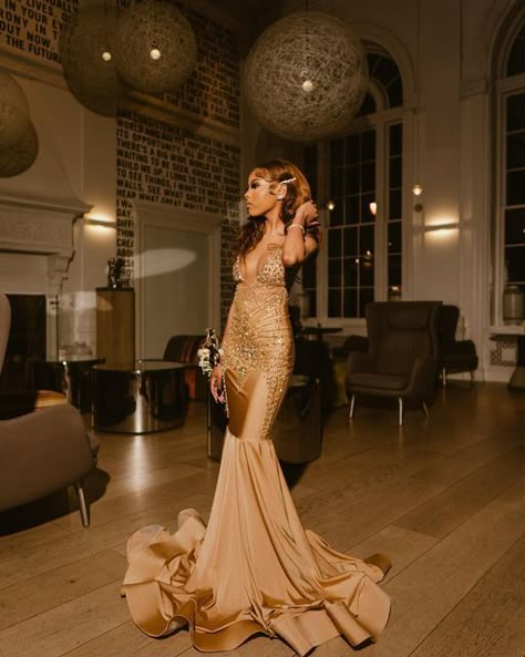 Brown Gold Prom Dress, Gold Prom Dress Blonde Hair, Gold Prom Black Women, Strapless Gold Prom Dress, Elegant Gold Strapless Dress For Prom Season, 2k24 Prom, Beige Prom Dress, Gold Prom Dresses Black Women With Date, Brown Prom Dress