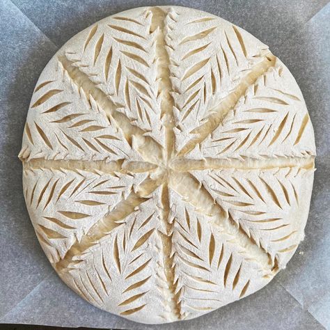 Christmas Tree Sourdough, Bread Scoring Patterns, Christmas Tree Bread, Bread Scoring, Sourdough Starter Discard Recipe, Homemade Sourdough Bread, Artisan Bread Recipes, Sourdough Starter Recipe, Bread Art