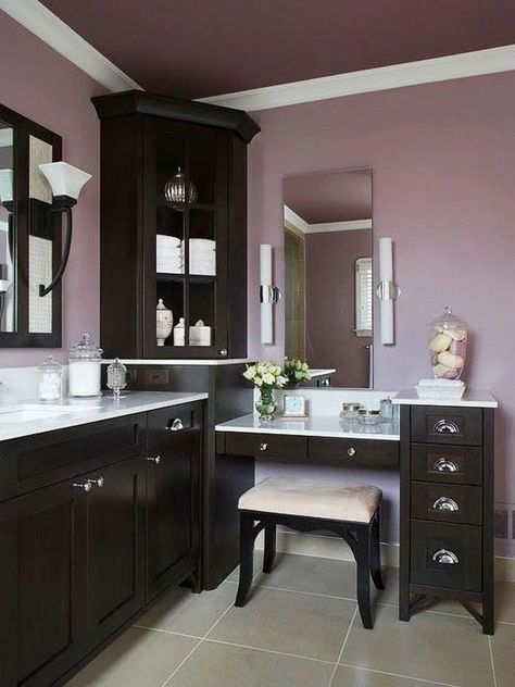 Bathroom Bathroom Makeup Vanity Ideas, Corner Bathroom, Bathroom With Makeup Vanity, Large Bathroom, Hall Bathroom, Dead Space, White Ceiling, Interior Modern, Bath Design