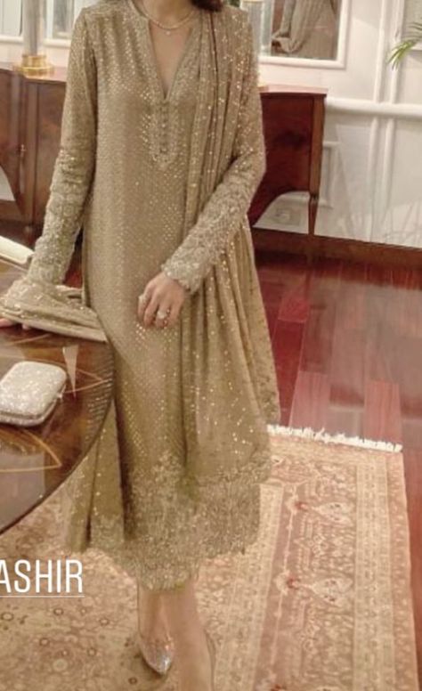 Cream Colour Pakistani Dresses, Fancy Dinner Snapchat, Bridal Shower Outfits For Guest, Dinner Snapchat, Pakistani Women Dresses, Pakistani Formal Dresses, Latest Bridal Dresses, Pakistani Dresses Casual, Pakistani Fancy Dresses