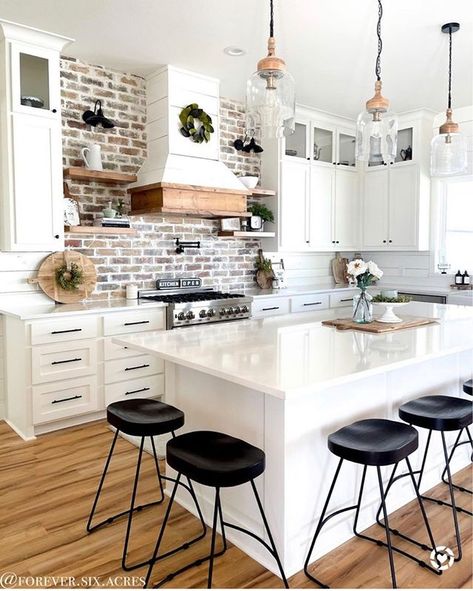 White Kitchen Rustic, Brick Backsplash Kitchen, Farmhouse Dining Rooms Decor, Kitchen Backsplash Ideas, Brick Kitchen, Brick Backsplash, Backsplash Ideas, Modern Farmhouse Kitchens, Kitchen Redo