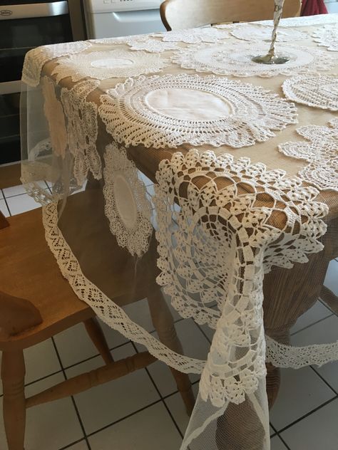 Doily Art, Doilies Crafts, Crochet Table Runner Pattern, Lace Crafts, Decoration Kitchen, Crochet Table Runner, Table Runner Pattern, Remodel Kitchen, Crochet Home Decor