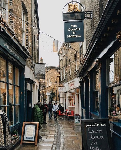 8,988 Likes, 49 Comments - London • UK 🇬🇧 (@its_so_london) on Instagram: “Greenwich Market ❤️ | 📸 by @musingsofemma | #greenwichmarket #itssolondon #london #greenwich” London Greenwich, Greenwich Market, Gcse Art, London Uk, Horses, London, Marketing, On Instagram, Instagram