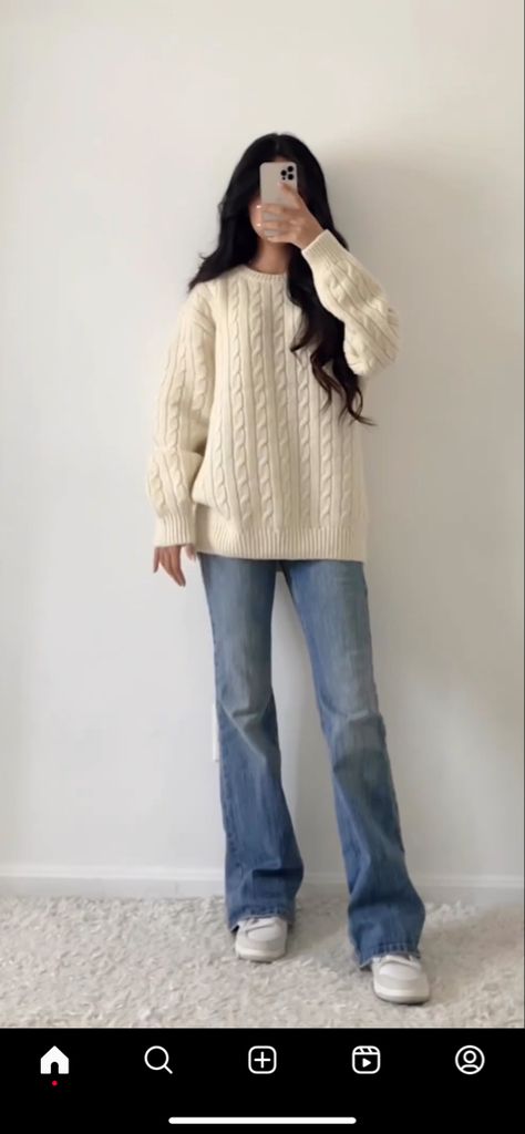 Ig: @fitswithval Cute Tops Aesthetic Modest, Winter Aesthic Outfit, Elevated School Outfits, Modest Aesthetic Outfits Winter, Casual Girly Outfits Winter, Cute Outfits With Jeans Winter, January Aesthetic Outfit, Campus Outfits College, Girly Fits Aesthetic