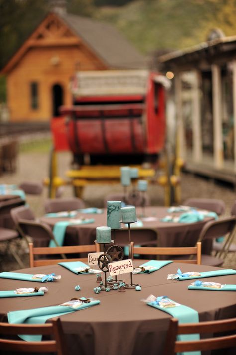 Turquoise Western Party Decorations, Turquoise Wedding Ideas Rustic, Turquoise And Brown Wedding, Diy Wedding Table, Table Clothes, Rustic Wedding Reception, Reception Tables, Blue Napkins, Red Dirt