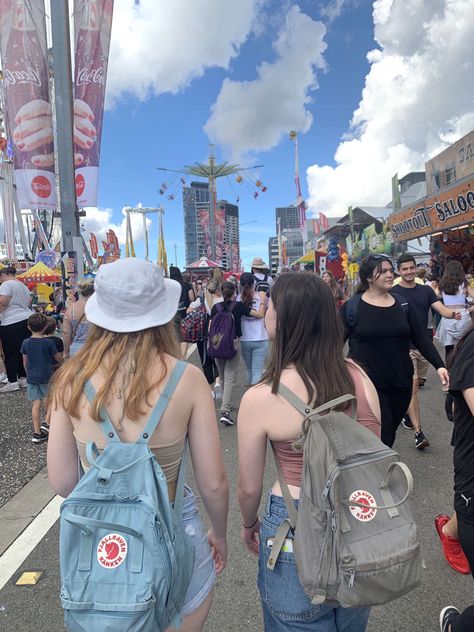 Theme Park Friends Aesthetic, Theme Park Aesthetic Friends, Theme Park With Friends, Theme Park Pictures, Theme Park Aesthetic, Easter Show, Theme Park Outfits, Disneyland Pictures, Fun Summer Activities