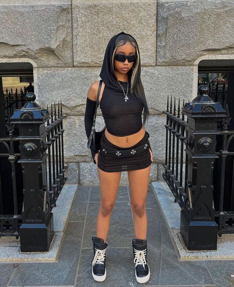 sickofjaz on Insta Rap Festival Outfit, Rave Inspo Outfits, Cute All Black Outfits, Black Rave Outfits, Fire Clothes, Punk Style Outfits, Geeky Clothes, Black Skirt Outfits, Black Women Dress