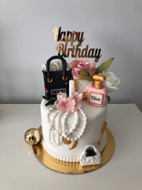 34 Birthday Cake, Boujee Birthday Cake, Tort Special, Chanel Birthday Cake, Queens Birthday Cake, Diva Cakes, Chanel Cake, Pinterest Cake, Elegant Birthday Cakes