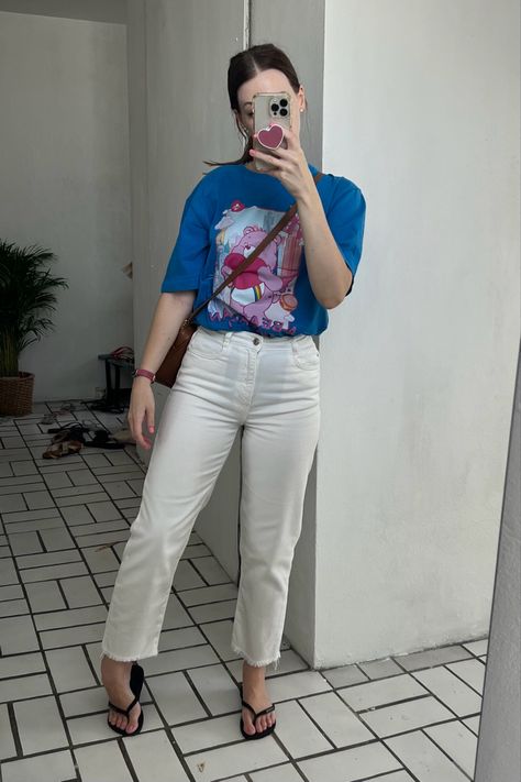 Tshirt Outfit Ideas, Basic Outfits Summer, White Tshirt Outfit, White Mom Jeans, College Formal, Casual Oufits, Straight Leg Jeans Outfits, Womens White Jeans, Simple Casual Outfits