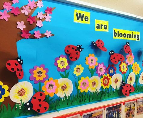 Summer Bulletin Board Ideas, Spring Classroom Decorations, Summer Bulletin Board, School Board Decoration, Diy Classroom Decorations, Spring Classroom, Preschool Classroom Decor, Bulletin Board Ideas, Preschool Art Activities