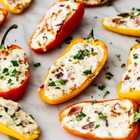 Bacon and Goat Cheese Stuffed Mini Peppers Peppers Appetizer, Cheese Stuffed Mini Peppers, Super Bowl Food Healthy, Best Party Appetizers, Mini Peppers, Bite Size Snacks, Caprese Skewers, Mini Sweet Peppers, Stuffed Mini Peppers