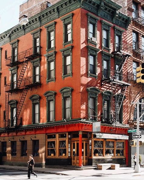 Manhattan Apartment Building, Nyc Brick Apartment, Brooklyn Vibes, Fire Escape Stairs, Urban Sketchbook, Apartment Building Exterior, City Sketches, Brick Apartment, Bloxburg City