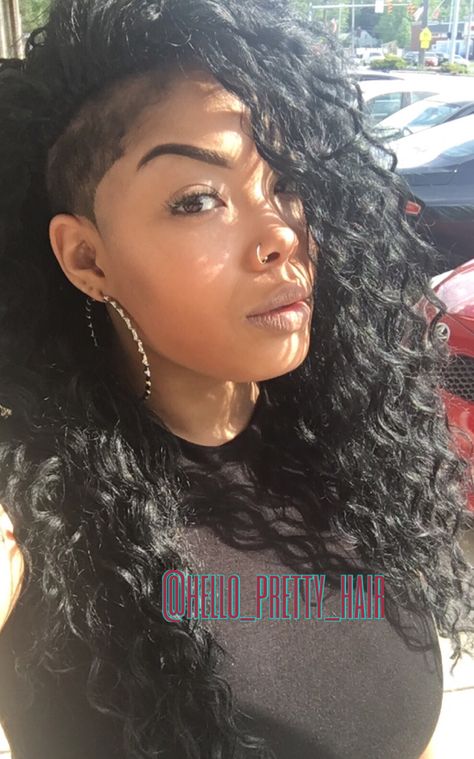 Crochet Braids Hairstyles 2022, Crochet Twist With Shaved Sides, Crochet Hairstyles Shaved Sides, One Side Shaved Curly Hair, Crochet Locs With Shaved Sides, Shaved Sides With Crochet Hair, Curly Weave With Shaved Sides, Curly Crochet With Shaved Sides, Shaved Sides Crochet Hairstyles