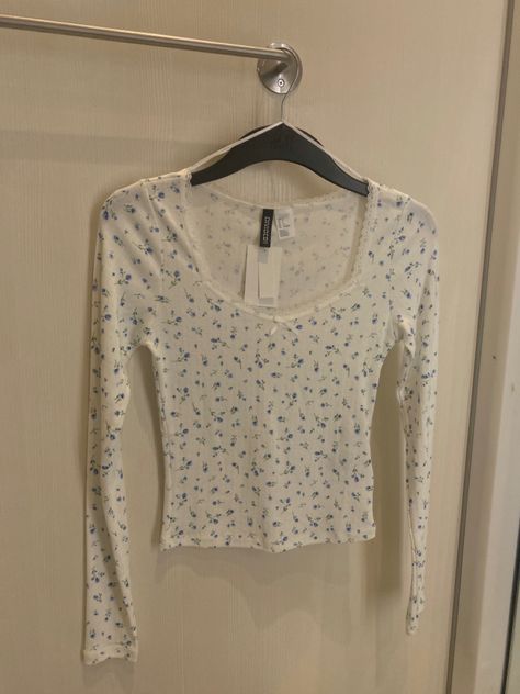 H&m Floral Top, H M Tops, Old Navy Coquette, H M Shirts & Tops, Cute H&m Clothes, Aesthetic H&m Clothes, H&m Coquette Finds, Basic Coquette Outfits, H And M Outfits