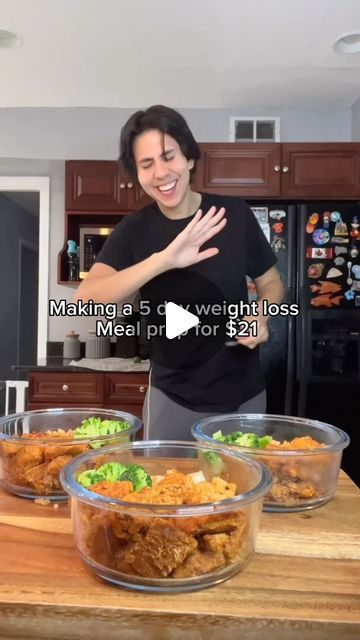 Benji Xavier on Instagram: "This meal prep is packed with flavor, easy to make and most importantly an affordable option for 5 meals. Total came out to be $21.31 I bought everything from Walmart. Ingredients: 4 lb chicken breast - $13.47 1 lime - $0.38 4 tb chipotle sauce - $0.98 1 onion - $0.98 1 tb paprika 1 tb garlic powder 1 tb onion powder 1 tb cumin 1 tb chili powder 1 tb Salt 1 tb pepper 2 packs of 12 oz Cauliflower rice - $2.17x 2 =$4.34 1 pack or frozen broccoli - $1.16 1 tsp garlic powder 1 tsp paprika 1 tsp salt 1 tsp pepper 1 tsp cumin 1 tomato bouillon cube" Benji Xavier, Tomato Bouillon, Low Carb Meal Prep, Healthy High Protein Meals, Healthy Lunch Meal Prep, Easy Healthy Meal Prep, Chipotle Sauce, Frozen Broccoli, Bouillon Cube