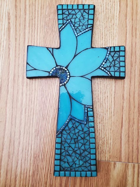 Ceramic Crosses, Cross Wall Art, Stained Glass Window Film, Mosaic Garden Art, Mosaic Art Projects, Mosaic Crosses, Cross Crafts, Cross Art, Mosaic Artwork