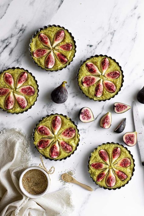 Unique Pastry Ideas, Fig Pastries, Fig Pastry, Candied Figs, Fig Dessert Recipes, Pistachio Tarts, Fig Desserts, Fig Tart Recipe, Sourdough Cinnamon Buns