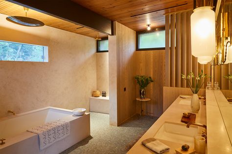 Yoshihiro Makino | La Jolla Residence / Studio Shamshiri Yoshihiro Makino, La Jolla Houses, Studio Shamshiri, Interior Design Games, Home Design Decor, La Jolla, Corner Bathtub, Design Fashion, Master Suite